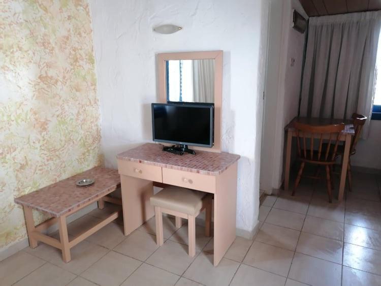 Simos Magic Apts * Ayía Nápa