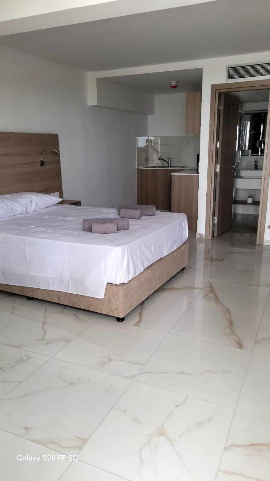 Simos Magic Apts Ayía Nápa